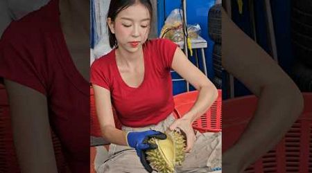 Cute Girl Selling Monster Fruit Durian in Bangkok #beautiful #durain