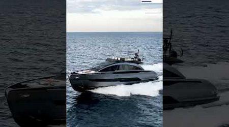 Luxury Yachts - Maurizio Bulleri takes the helm to introduce the Pershing GTX80 - Ferretti Group