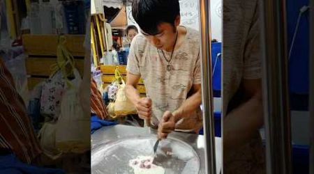 An Ice Cream Rolls Master in Bangkok - Thai Street Food