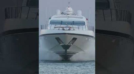 &quot;Fast and furious” entry of yacht Mangusta 108