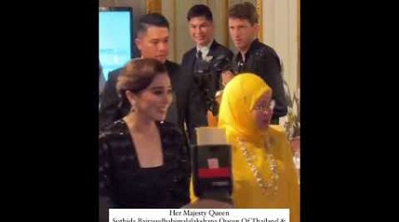 Tengku Ampuan Pahang &amp; Queen of Thailand di Islamic Fashion Festival Bangkok