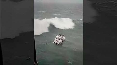 Yacht gets wrecked by a Massive Wave