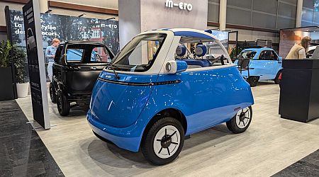 On a vu la Microlino Spiaggina, une petite voiture électrique qui sent bon l’été