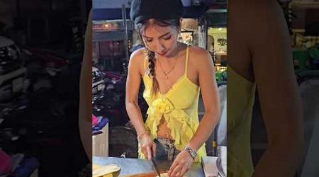 The Most Popular Roti Lady in Bangkok#shorts Sala Daeng BTS Station @JansWorld7 #bangkokcafe