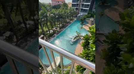 Water slide in pattaya #travelvlog #thailand #waterslide #travelwithsins