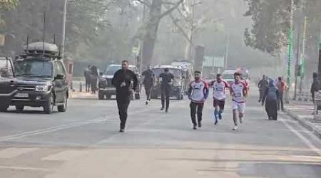 J&amp;K CM Omar Abdullah participated in the International Kashmir Marathon held in Srinagar.