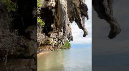 Where emerald waters meet limestone cliffs - Phang Nga Bay ⛰️