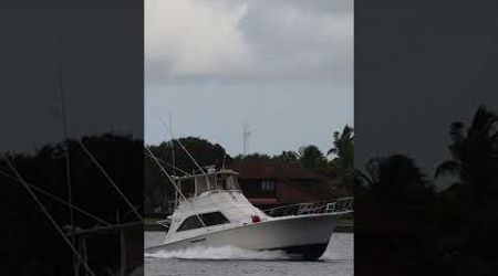 Sportfish yacht running on the Indian River Lagoon #boating #sportfishing #florida