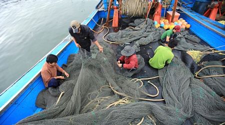 Hanoi demands Beijing return detained Vietnamese fishermen, ramps up island-building