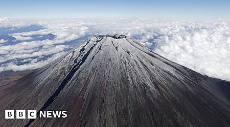 Snow back on Mount Fuji after longest absence