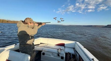 Yacht Duck Hunting on the Mississippi River!