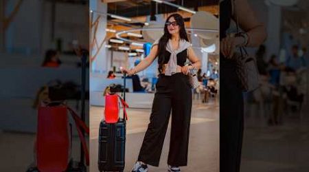 Airport Pose Ideas | Travel poses | photography | Minisha Pathak #shorts #pose #travelphotography