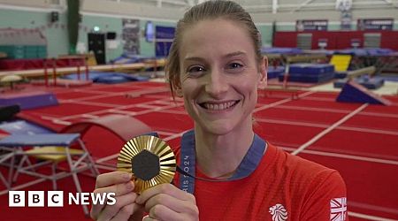 Trampoline Olympic champion joins the circus