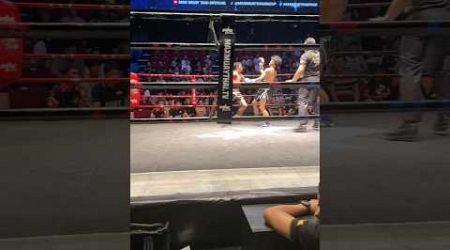 Spektakulärer KO im Max Muay Thai Stadium 