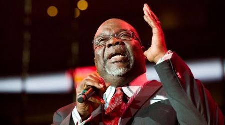 Bishop T.D. Jakes experiences &#39;slight health incident&#39; after delivering sermon, church says