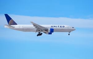 Odor in cabin causes United Airlines plane to be diverted to Pittsburgh International Airport