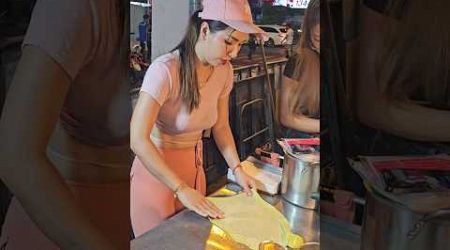 Puy Roti Lady Selling Roti in Bangkok - Thai Street Food #puyrotilady #beautiful