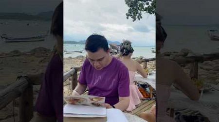 Lunch by the beach in Phuket #phuket #seafood #thailand