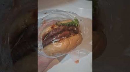 Tayland Phuket Yemek Fiyatı / Double Beef Burger 67 Baht #travel #tayland #phuket #food