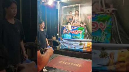 Tourists throw balls at Drunk Girl in Water Game at Pattaya Walking Street. Phố đi bộ ở Thailand