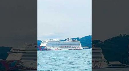 Cruise ship docking in Phuket เรือสำราญจอดเทียบท่าที่ภูเก็ต