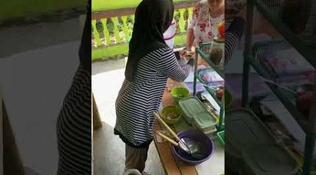 Anak anak ini ketagihan Roti Kukus Thailand