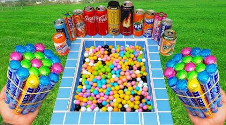 Colorful Sugars VS Coca Cola of Fanta vs Popular Sodas! Sprite Pepsi Pepsi And Mentos İn The Pool