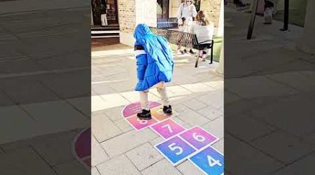 Let&#39;s Play Hopscotch 