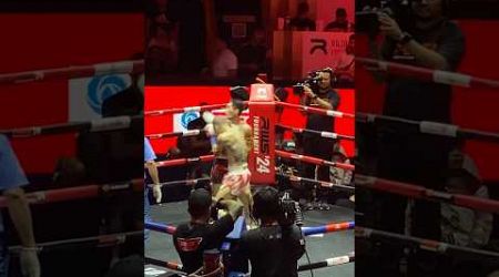 Strong Punch vs Strong Chin in Muay Thai Fight Bangkok Thailand Rajadamnern RWS