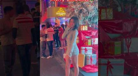 Nice Thai Girl shows you Pattaya Walking Street #pattaya #walkingstreet