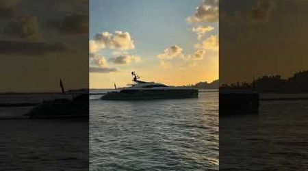 MY UTOPIA IV cruising into the sunset in Miami Beach last week ✨