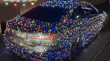 Festschmuck am Auto - Polizei stoppt leuchtendes Weihnachtsmobil