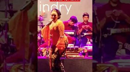 Niken disuruh mas bambang nyanyi lagu thailand