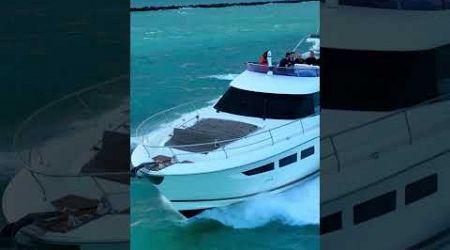 SPLASHING INTO MIAMI! Prestige Motor Yacht Makes Splash in Miami Beach! #yacht #yachting #lifestyle