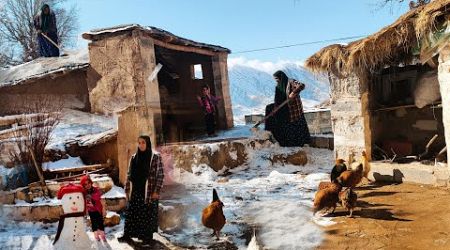 Mother and daughter lifestyle, their joyful voices echoing in the mountains⛄