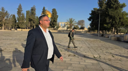 Israeli security minister enters Al-Aqsa mosque compound 'in prayer' for Gaza hostages