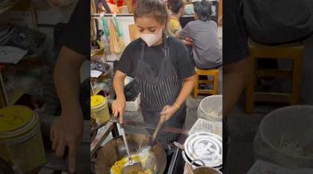 Frying Pad Thai with Glass Noodles and Egg