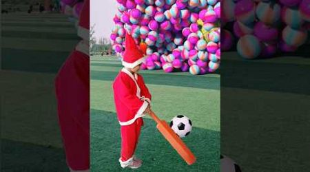 The mascot vibrato assistant placed on the football field is popular #bollywood​​ #newsong​​ #music