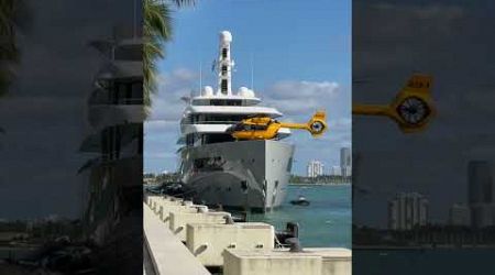 Helicopter lands on a yacht in MIAMI! Immaculate landing 