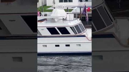 Holiday Boating Bliss: Gorgeous Burger Yacht on the Intracoastal!