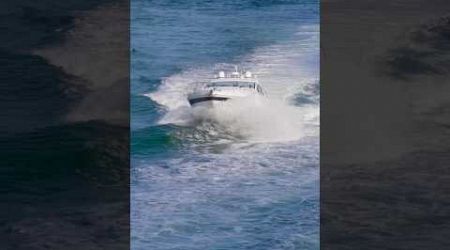 How did the Pershing handle the wake from the other yacht at the Haulover Inlet?