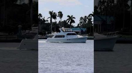 Motor yacht on the Indian River Lagoon