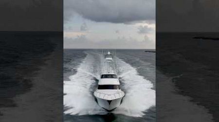 92’ Viking Enclosed Sportfish Yacht “Aussie Rules” Moving Some Water #vikingyachts #sportfish #yacht