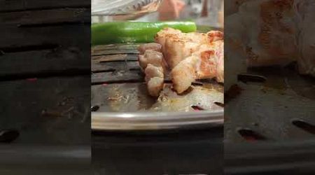 Noro-san eats Samgyeopsal in Pattaya #thailand #food #grill #koreanfood