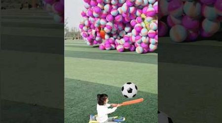 The mascot vibrato assistant placed on the football field is popular #bollywood​​ #newsong​​ #music