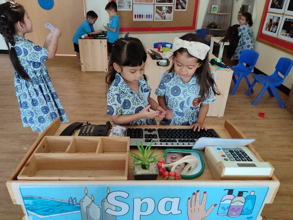 Students Learn through Pretend Play in Early Years Spa