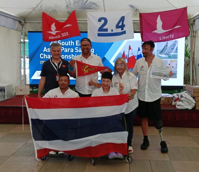 Thai parasailors win Gold and Bronze at South East Asia Parasailing Championship
