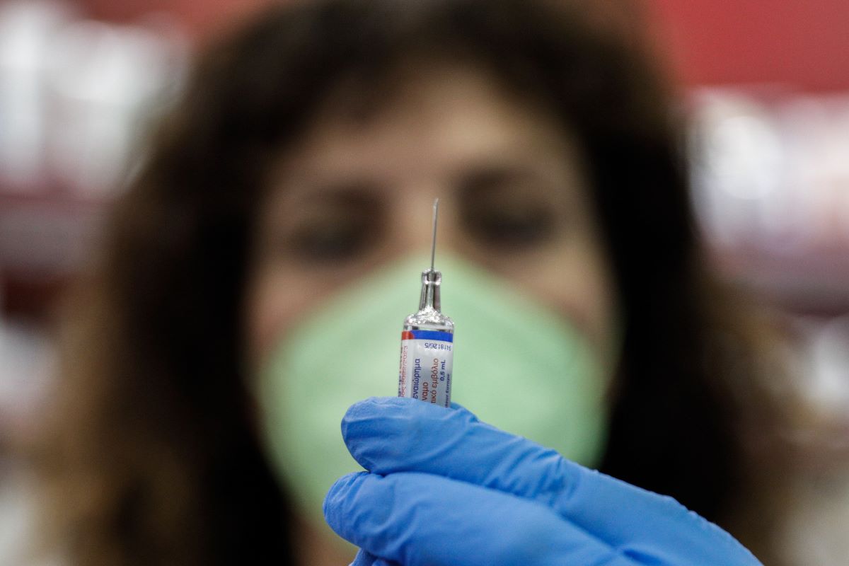Ο κορονοϊός «εξολόθρευσε» ένα στέλεχος γρίπης: Τριδύναμο και όχι τετραδύναμο το εμβόλιο του χρόνου
