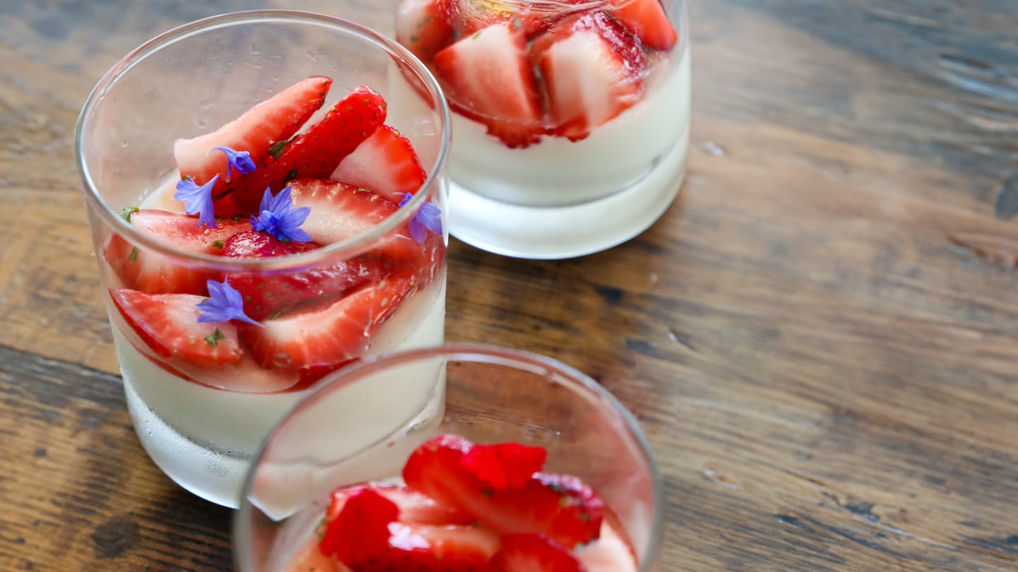 This Vanilla Panna Cotta Is the Perfect End to Any Summer Dinner Party