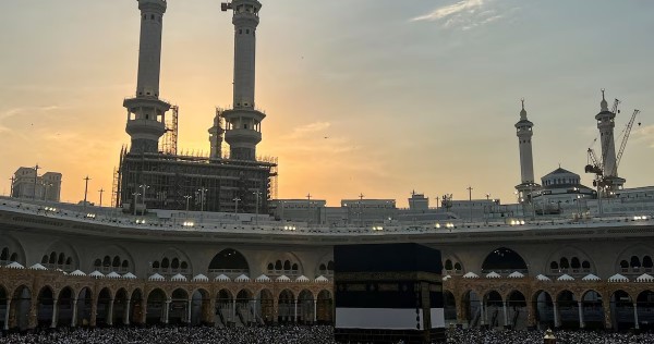 Egypt cracks down on tourism companies after haj deaths